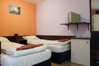 Отель Solar Пловдив Небольшой двухместный номер с 2 отдельными кроватями-1